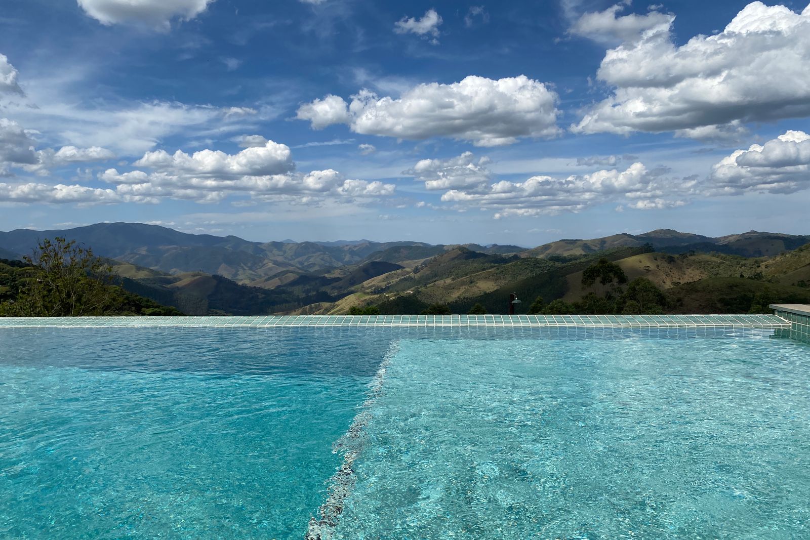 Modern Infinity-Edge Pool – [City]
